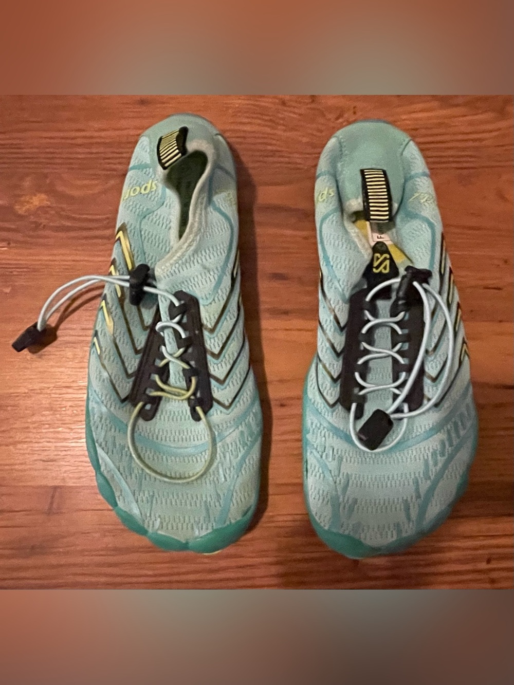 Women’s Aqua Slip-On Water Shoes in Light Teal size 8